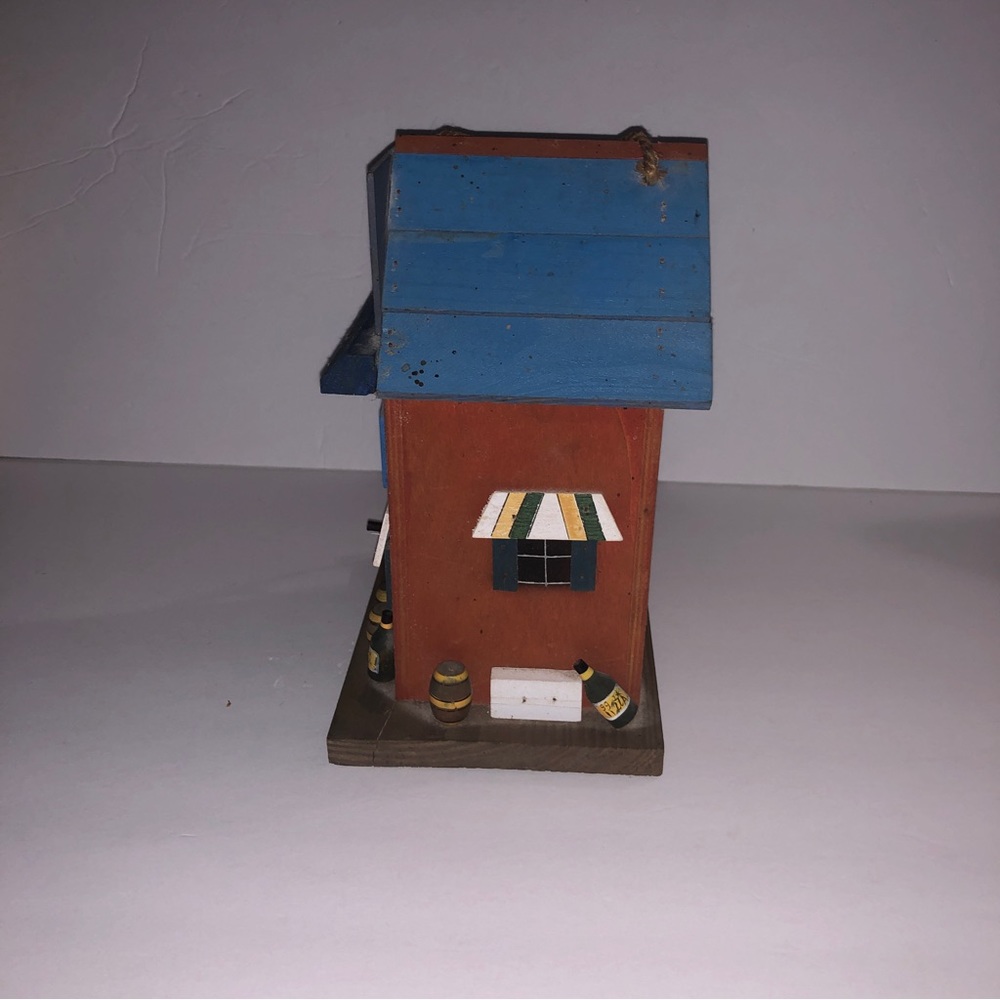 Small Vintage Wooden Birdhouse - Picture 2 of 7